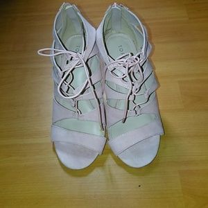 Torrid light Pink lace heels Sz 9W